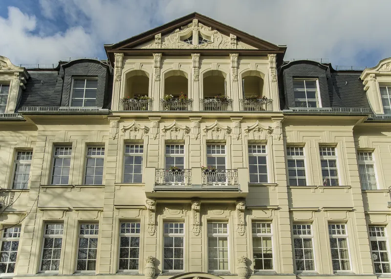 Geschmackvolle und geräumige Wohnung mit zwei Zimmern sowie Balkon und Einbauküche im 2 OG — photo 1